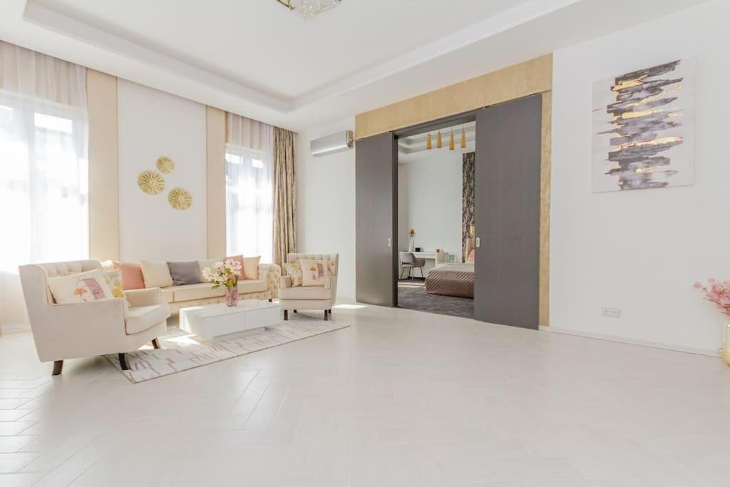 The Opulent Oasis By Newave Apartment Budapest Exterior photo